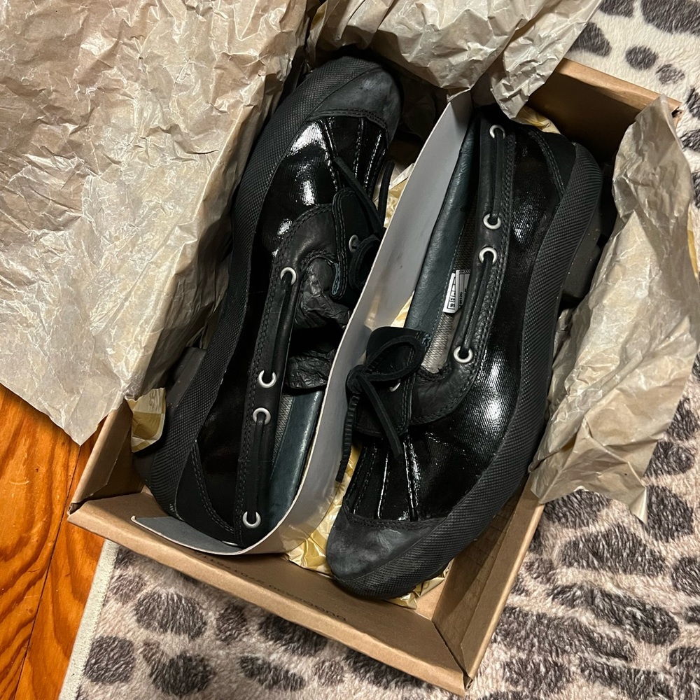 UGG Black Patent Leather Boat Shoe Loafers Waterproof - Picture 8 of 9
